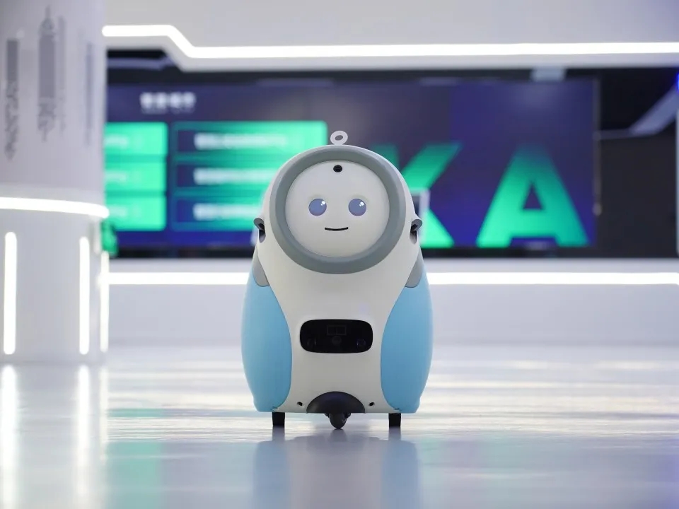 文達(dá)通股份發(fā)布全場景服務(wù)機器人矩陣：從清潔安防到情感陪伴的“端到端”智慧服務(wù)