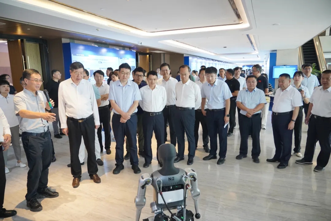 文達(dá)通股份攜“問道機(jī)器人”系列產(chǎn)品亮相山東省數(shù)字住建交流研討會
